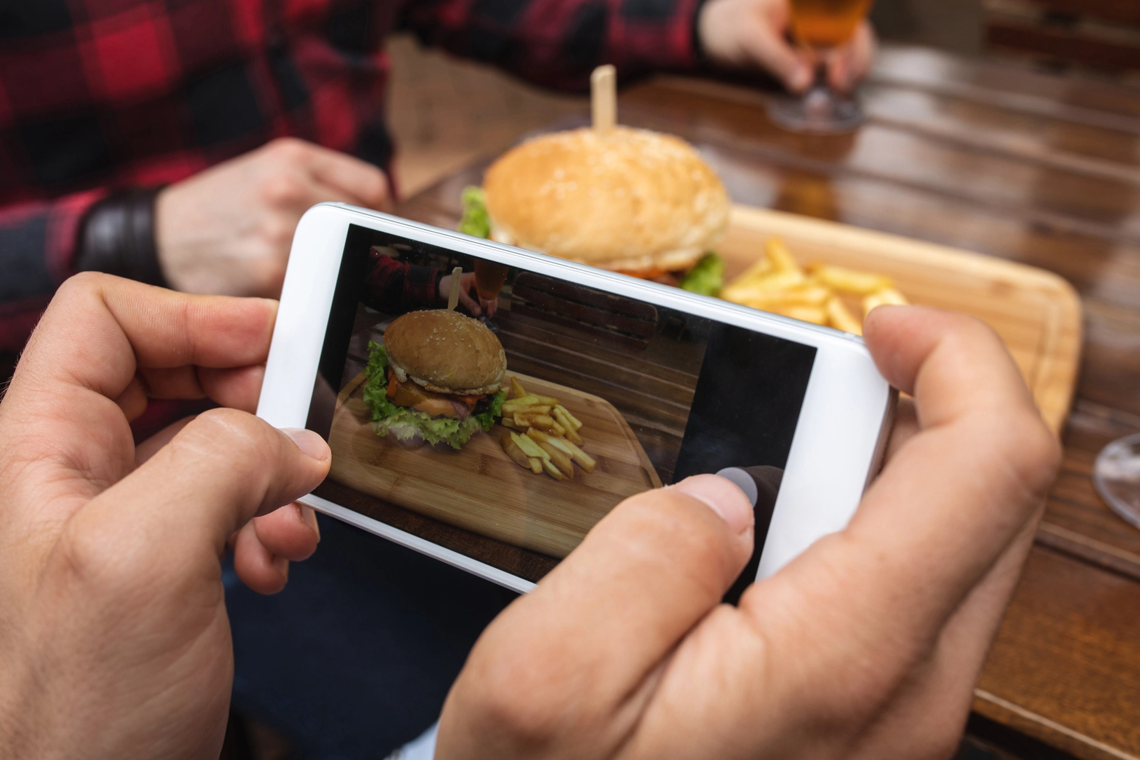 wie-influencer-ungesundes-essen-vermarkten-sso-ch
